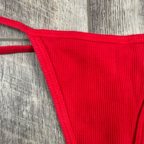 VS Red Ribbed V String Thong - Picture 3 of 8